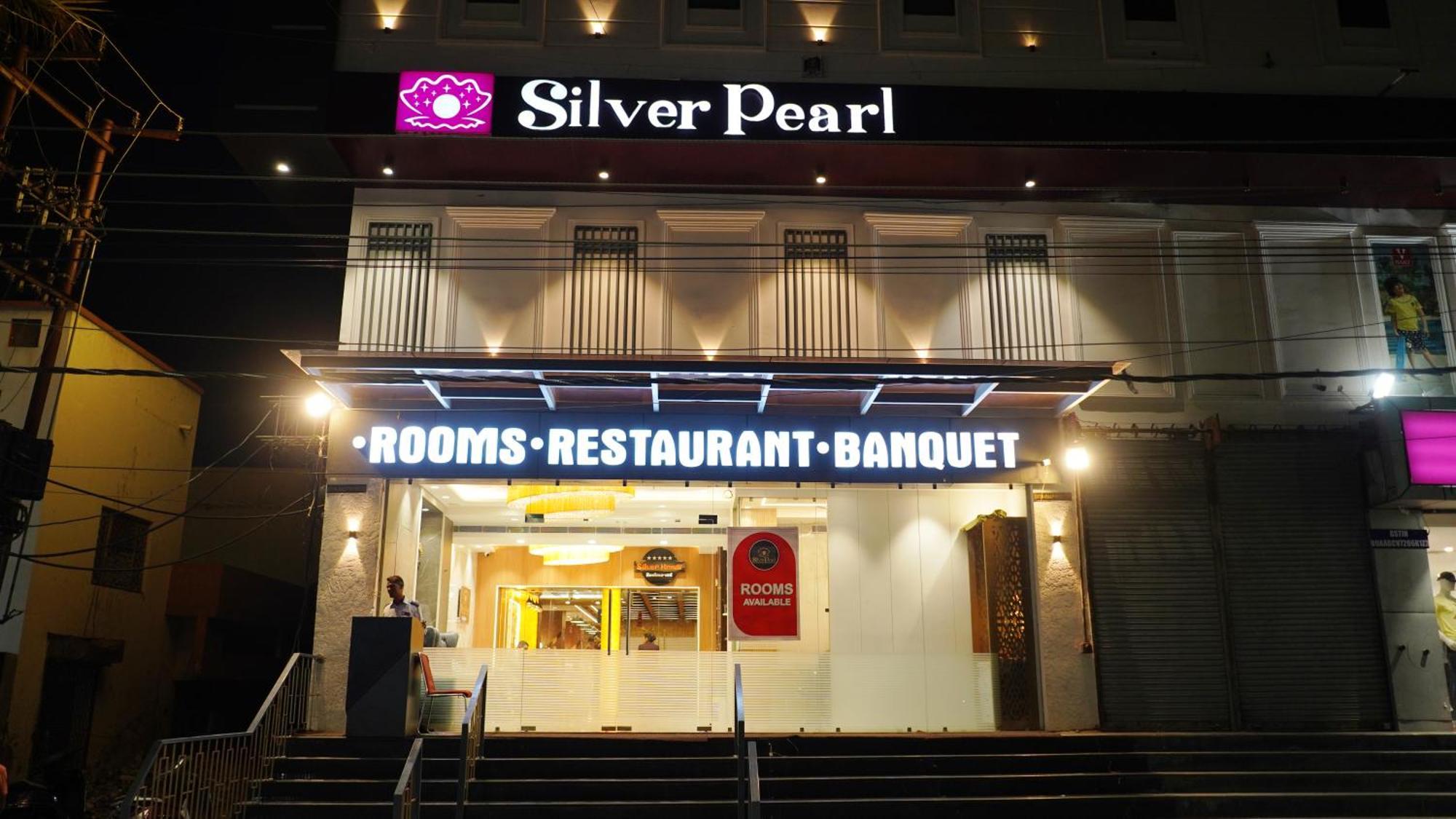 Hotel Silver Pearl Alīgarh Exteriör bild